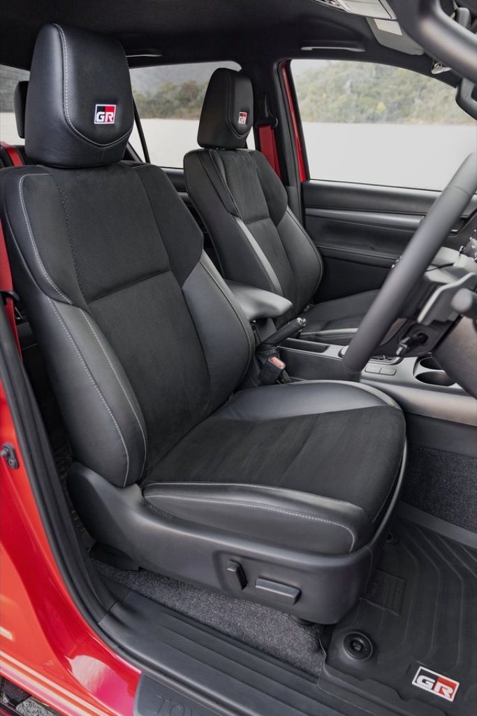 TOYOTA HILUX GR-SPORT, foto 33