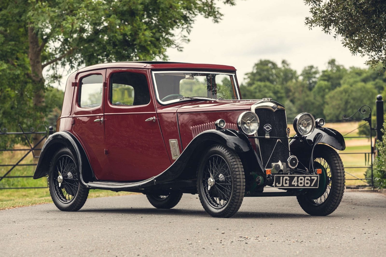 1934 - RILEY 9 MONACO SALOON MAROON, foto 1
