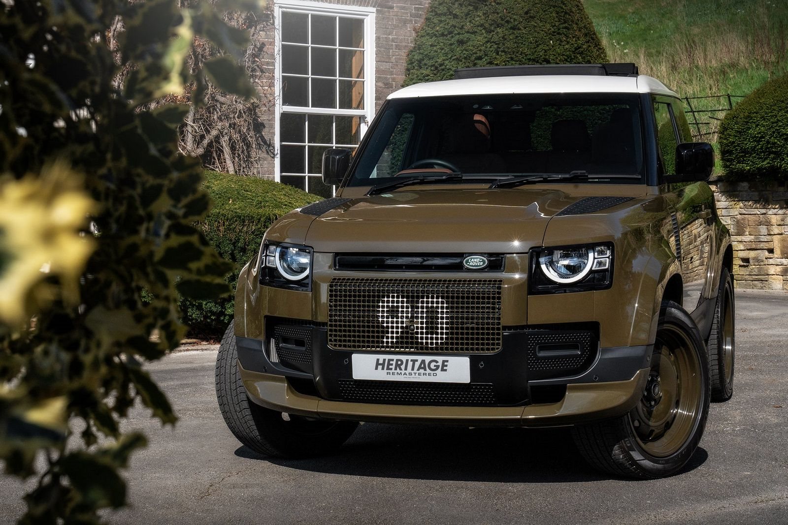 LAND ROVER DEFENDER HERITAGE REMASTERED BY KAHN, foto 14