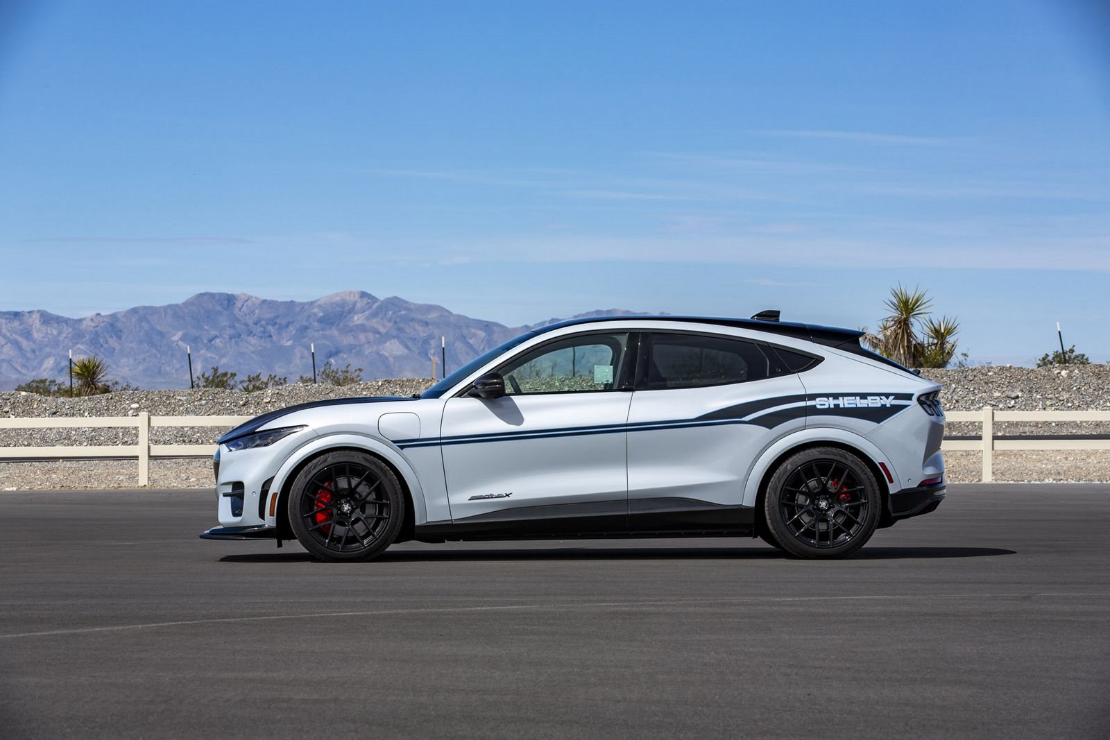 2023 - FORD MUSTANG SHELBY MACH-E GT, foto 2