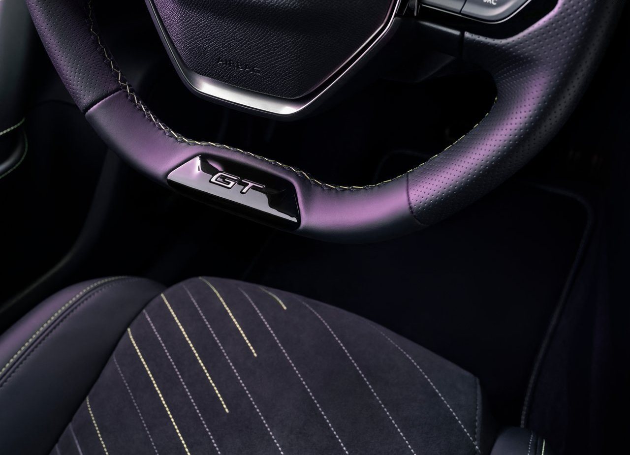 PEUGEOT E-2008, foto 15