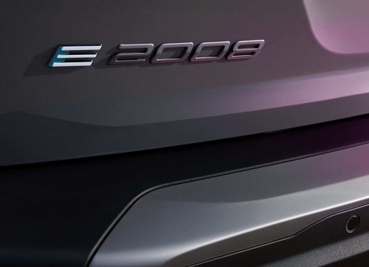 PEUGEOT E-2008, foto 32