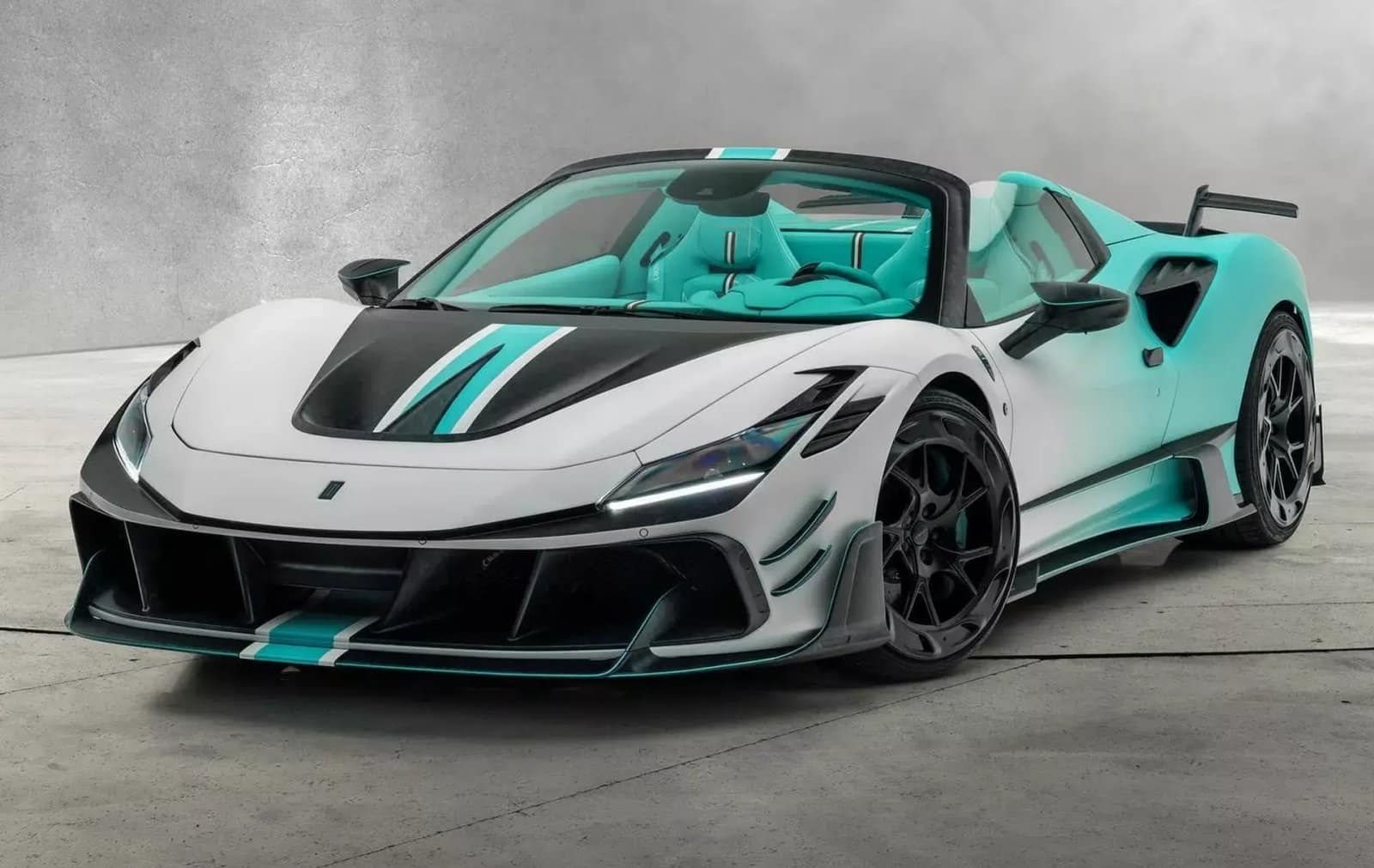 FERRARI F8 TRIBUTO SPIDER F8XX TEMPESTA TURCHESE BY MANSORY, foto 1