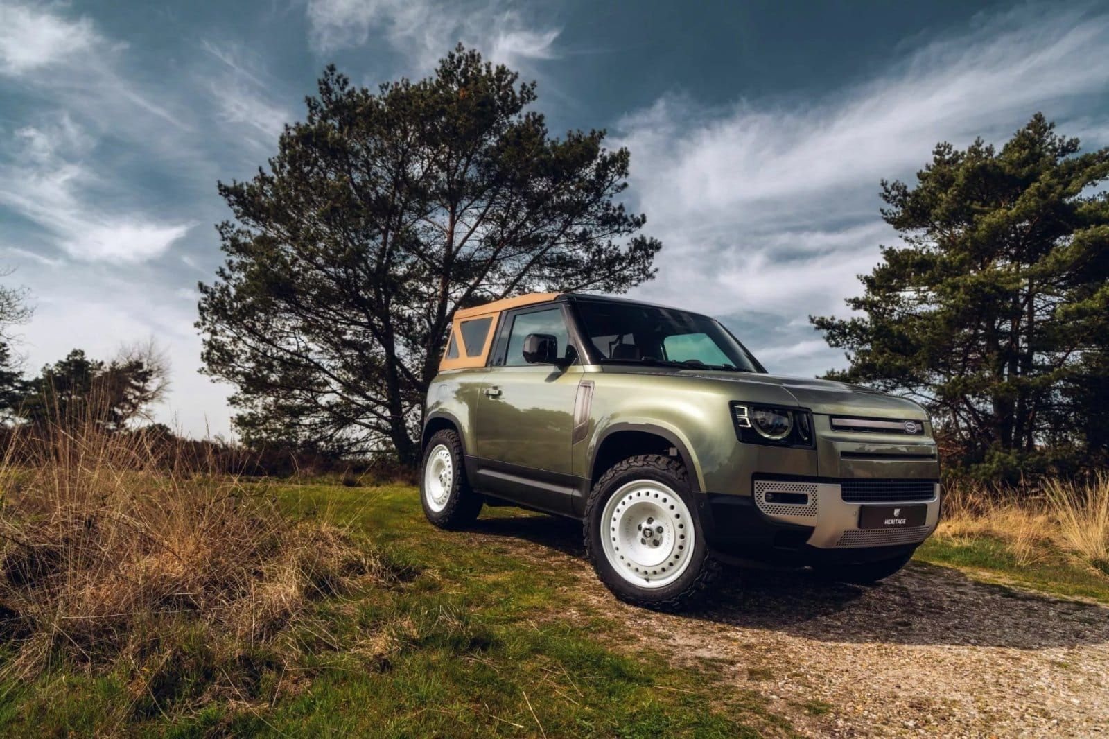 LAND ROVER DEFENDER VALIANCE CONVERTIBLE BY HERITAGE CUSTOMS, foto 2