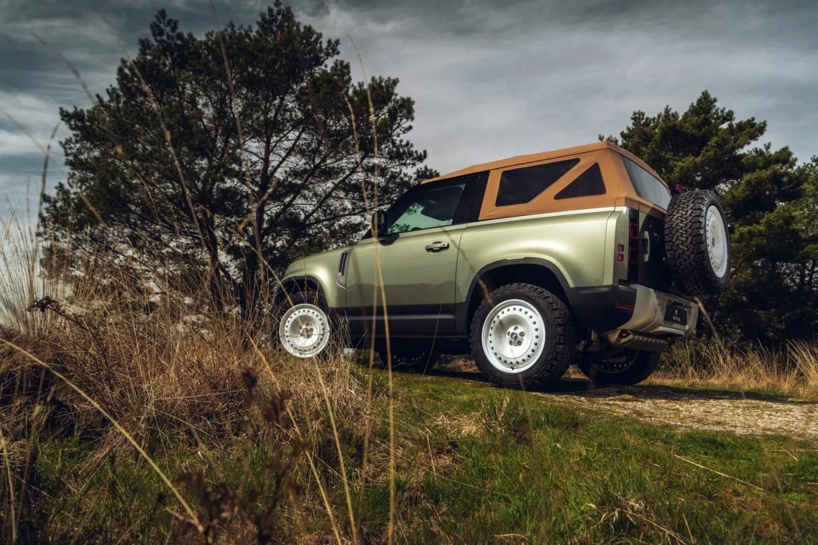 LAND ROVER DEFENDER VALIANCE CONVERTIBLE BY HERITAGE CUSTOMS, foto 4
