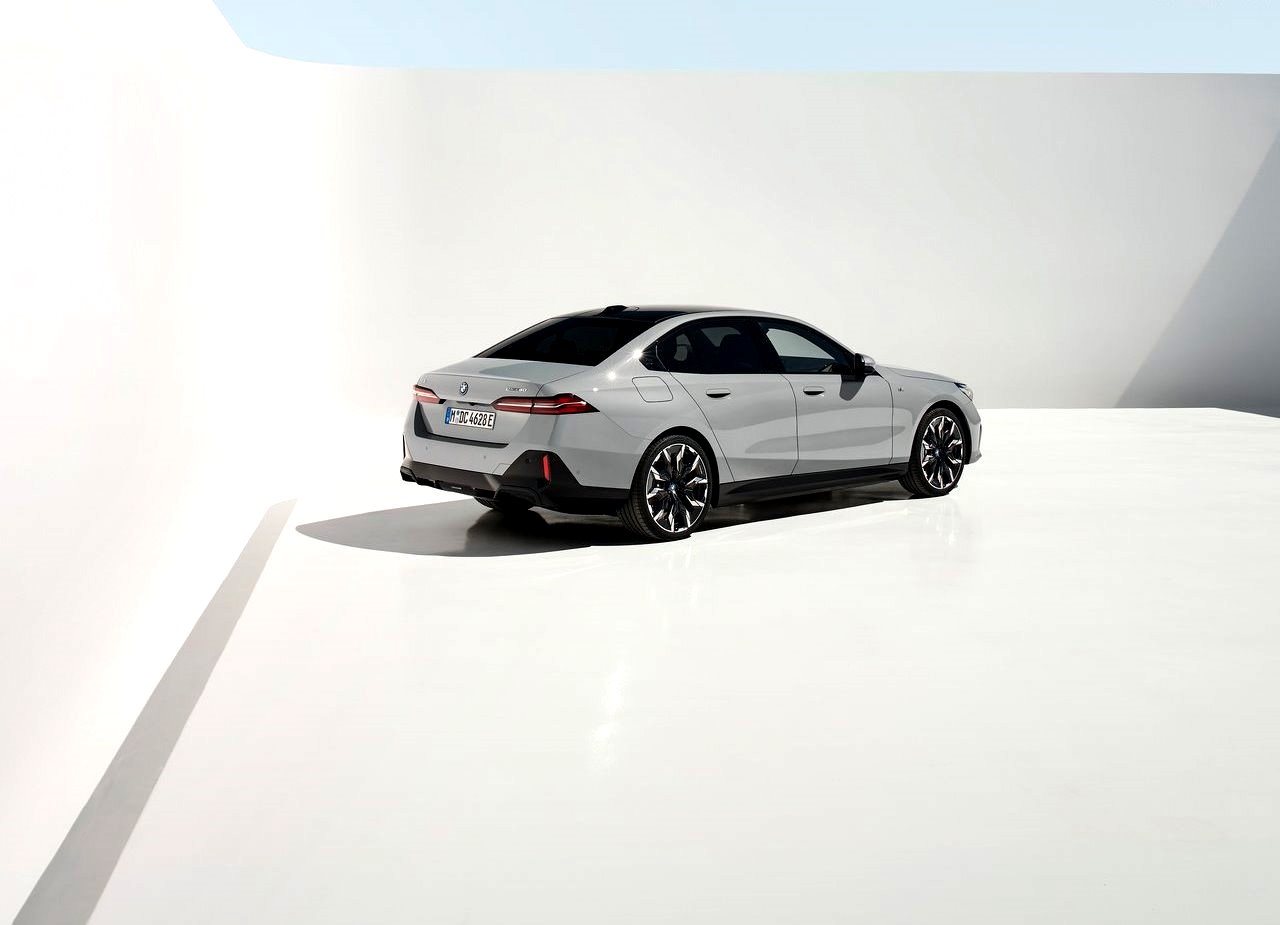 2024 - BMW i5, foto 44