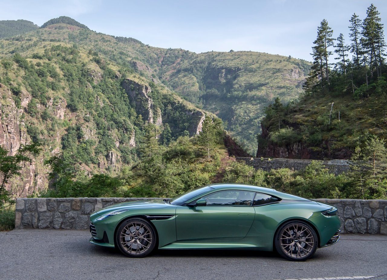 2024 - ASTON MARTIN DB12 RACING GREEN, foto 46