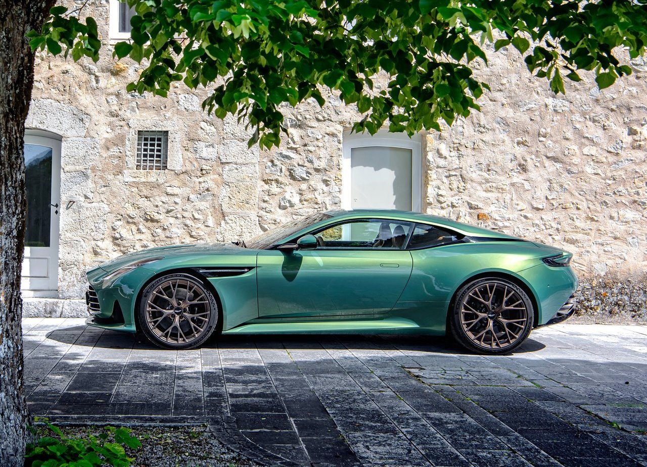 2024 - ASTON MARTIN DB12 RACING GREEN, foto 50