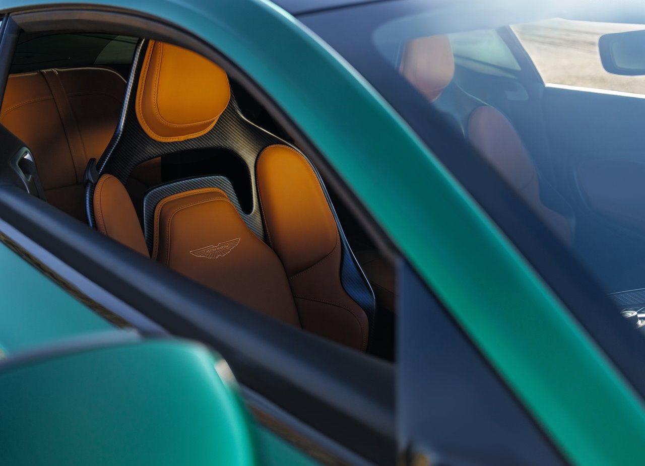 2024 - ASTON MARTIN DB12 RACING GREEN, foto 108