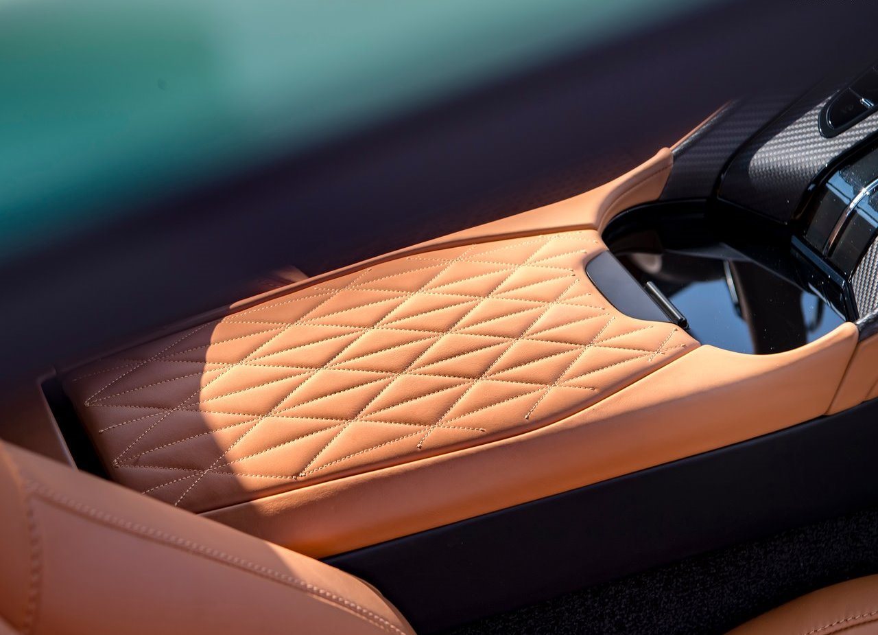 2024 - ASTON MARTIN DB12 RACING GREEN, foto 119