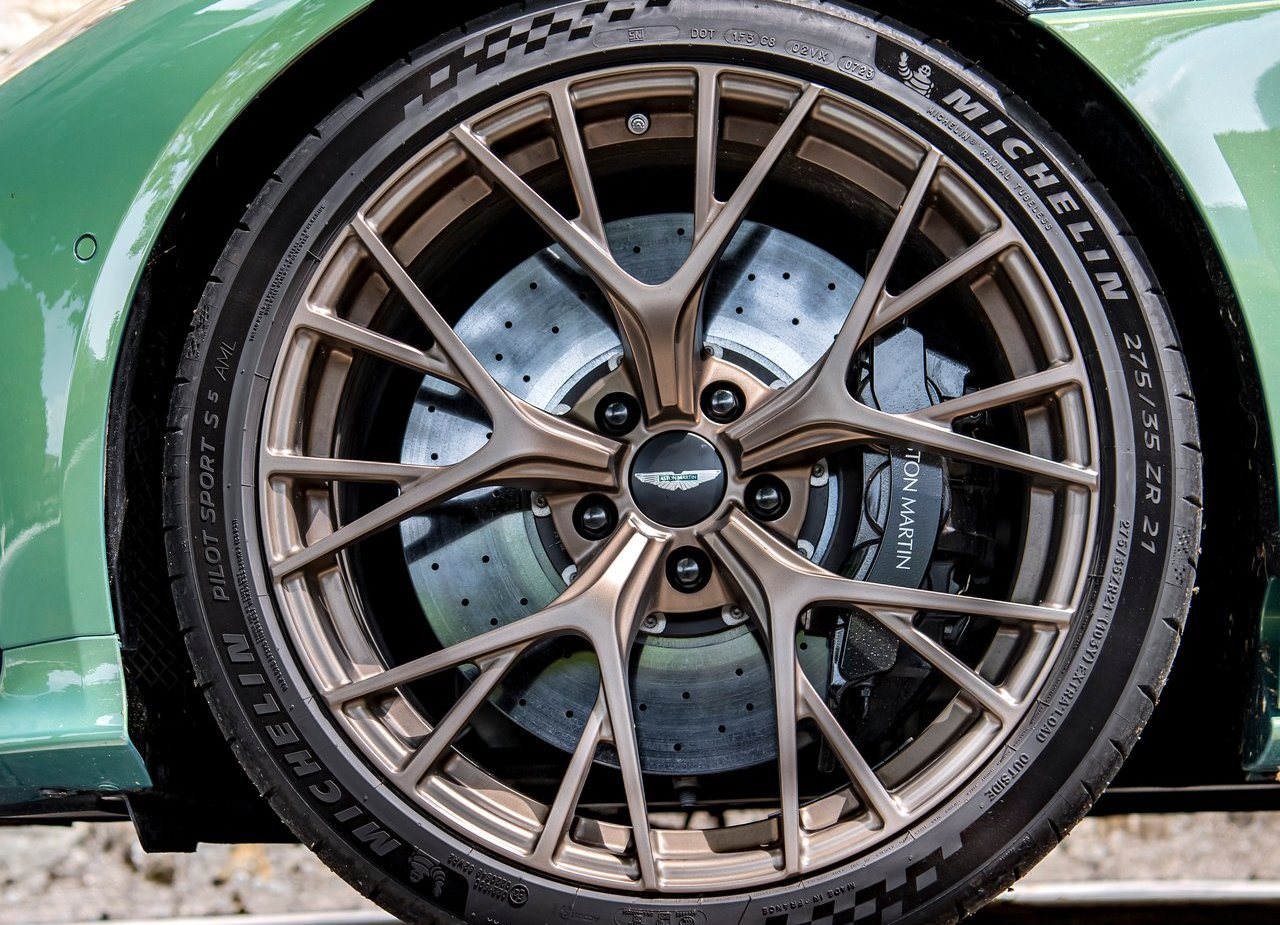 2024 - ASTON MARTIN DB12 RACING GREEN, foto 141