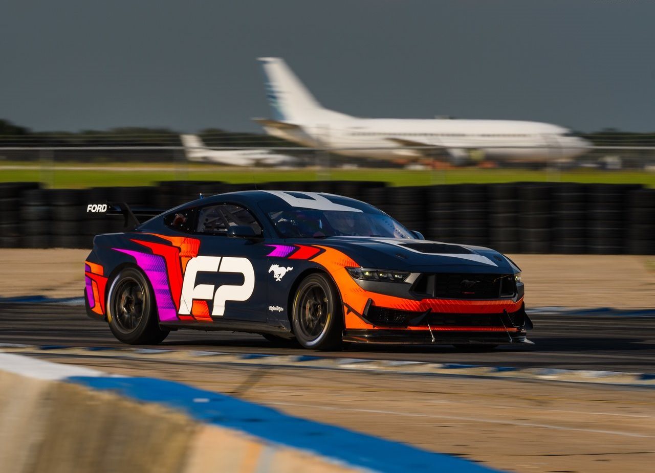 FORD MUSTANG GT4, foto 22