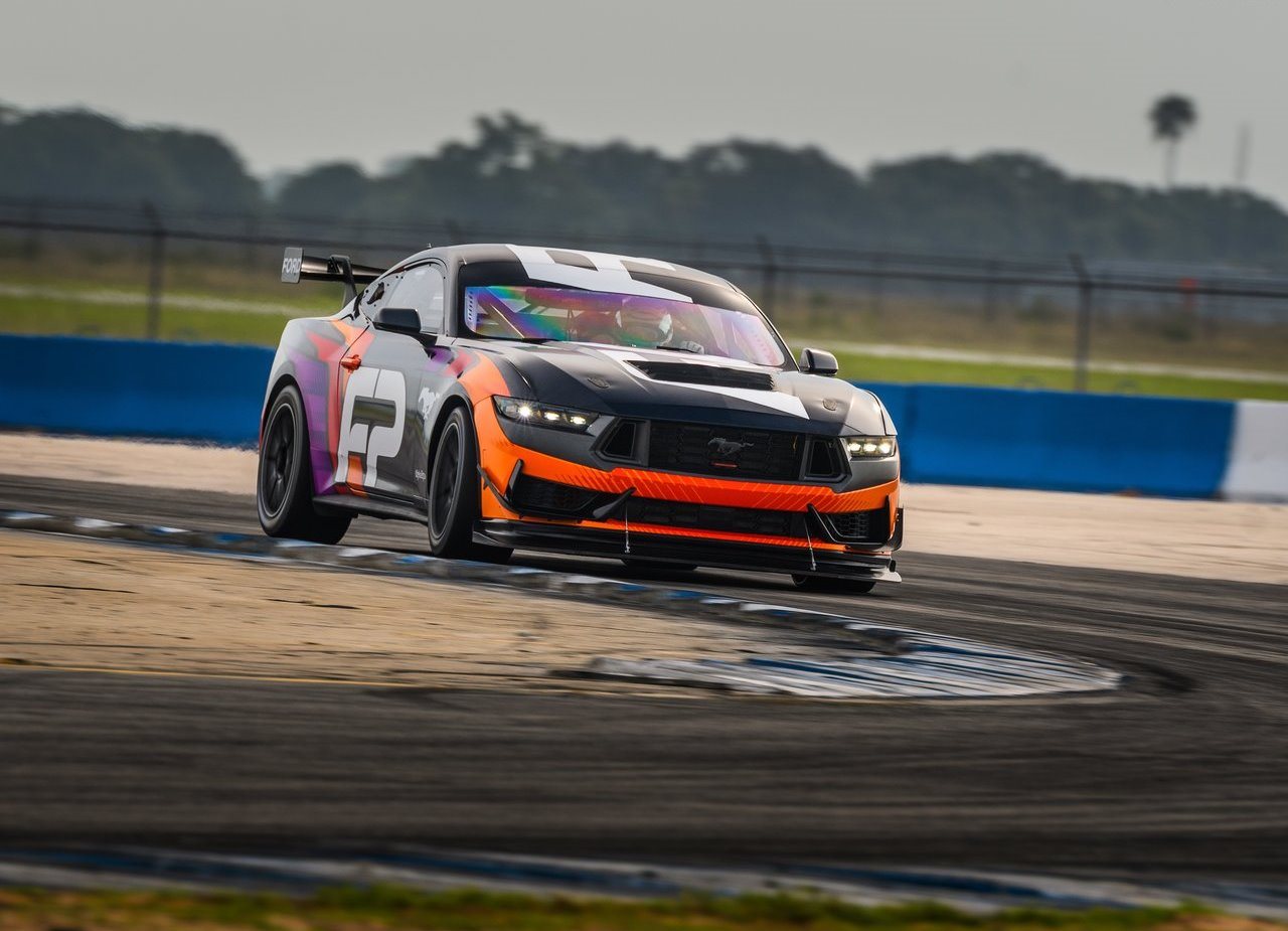 FORD MUSTANG GT4, foto 24