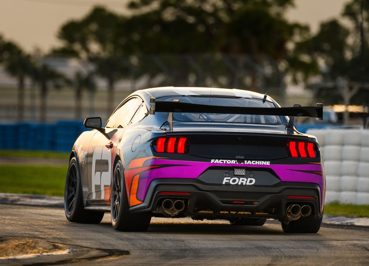 FORD MUSTANG GT4, foto 35