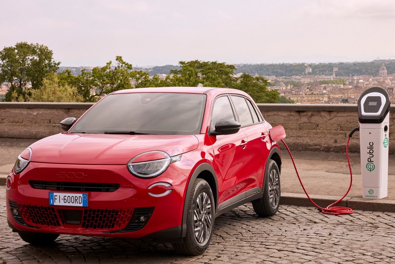 FIAT 600e(RED), foto 1