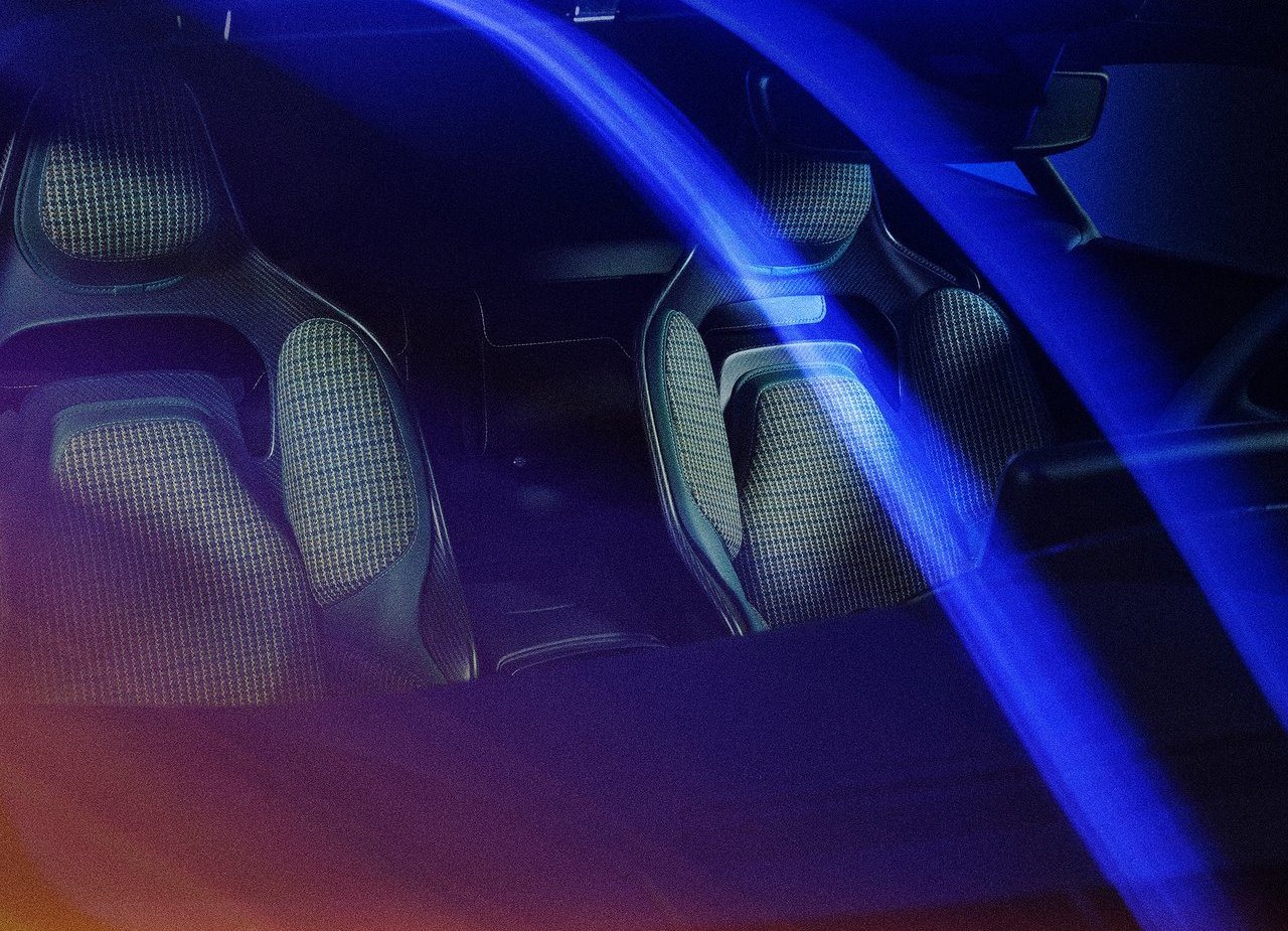 2024 - ASTON MARTIN VALOUR, foto 10