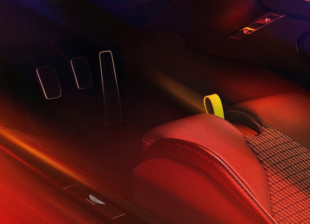 2024 - ASTON MARTIN VALOUR, foto 12