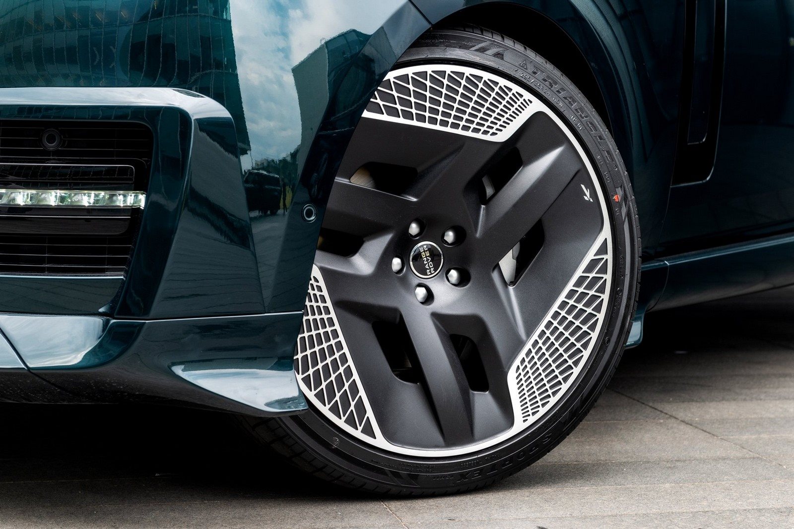 RANGE ROVER ‘THE FINTAIL EDITION’ BY KAHN, foto 7