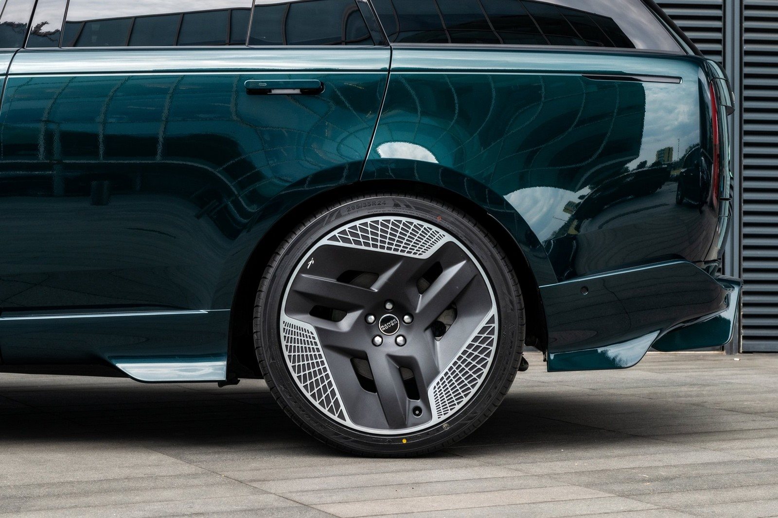 RANGE ROVER ‘THE FINTAIL EDITION’ BY KAHN, foto 8