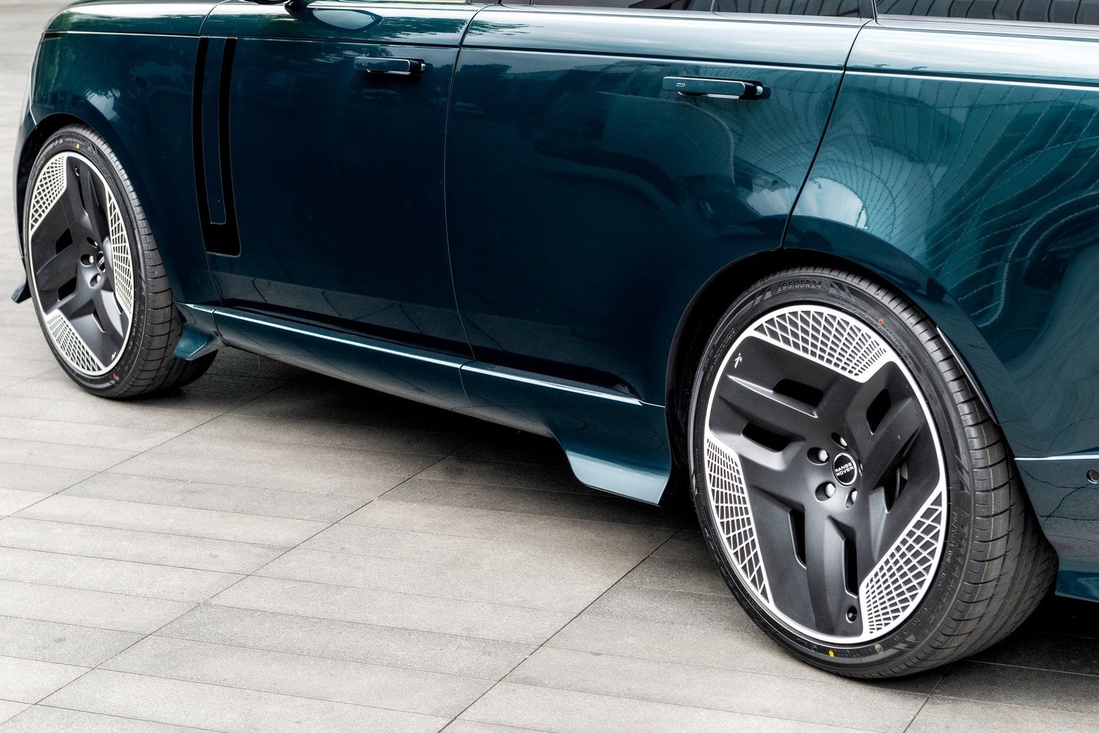 RANGE ROVER ‘THE FINTAIL EDITION’ BY KAHN, foto 9