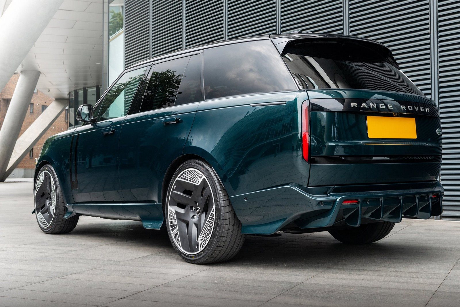 RANGE ROVER ‘THE FINTAIL EDITION’ BY KAHN, foto 10