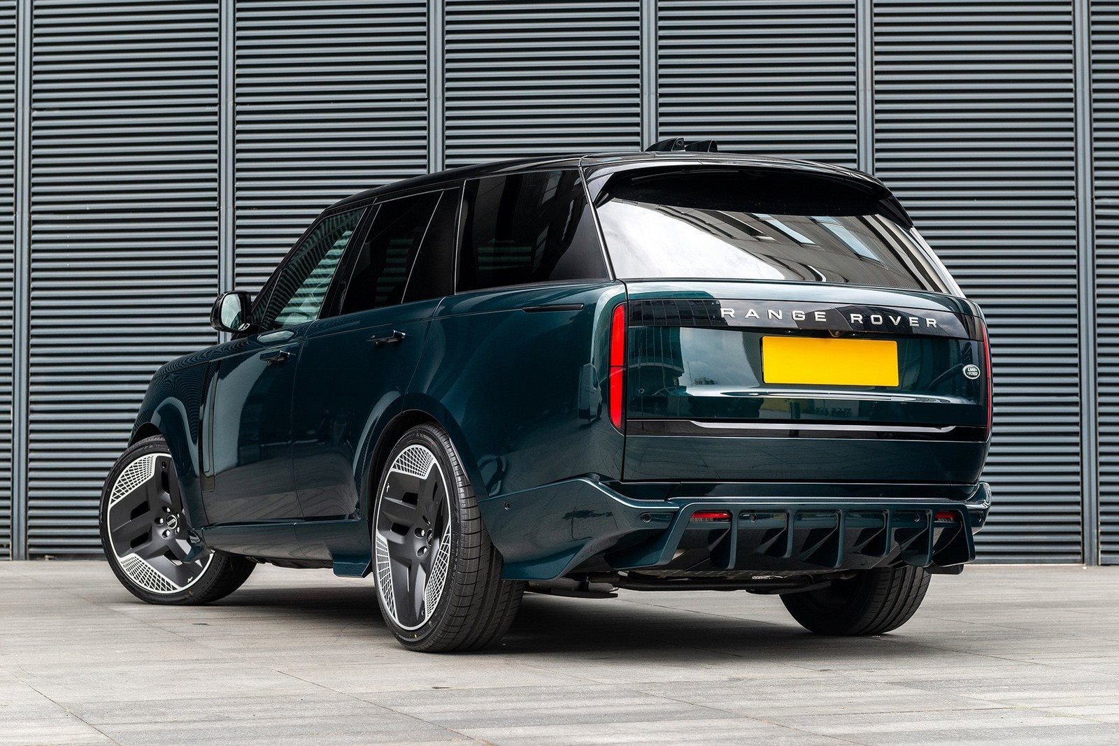 RANGE ROVER ‘THE FINTAIL EDITION’ BY KAHN, foto 13