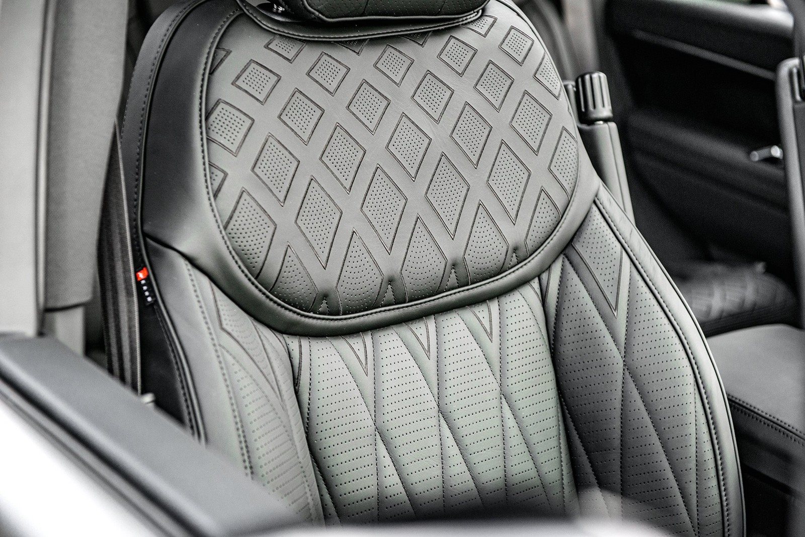 RANGE ROVER ‘THE FINTAIL EDITION’ BY KAHN, foto 18