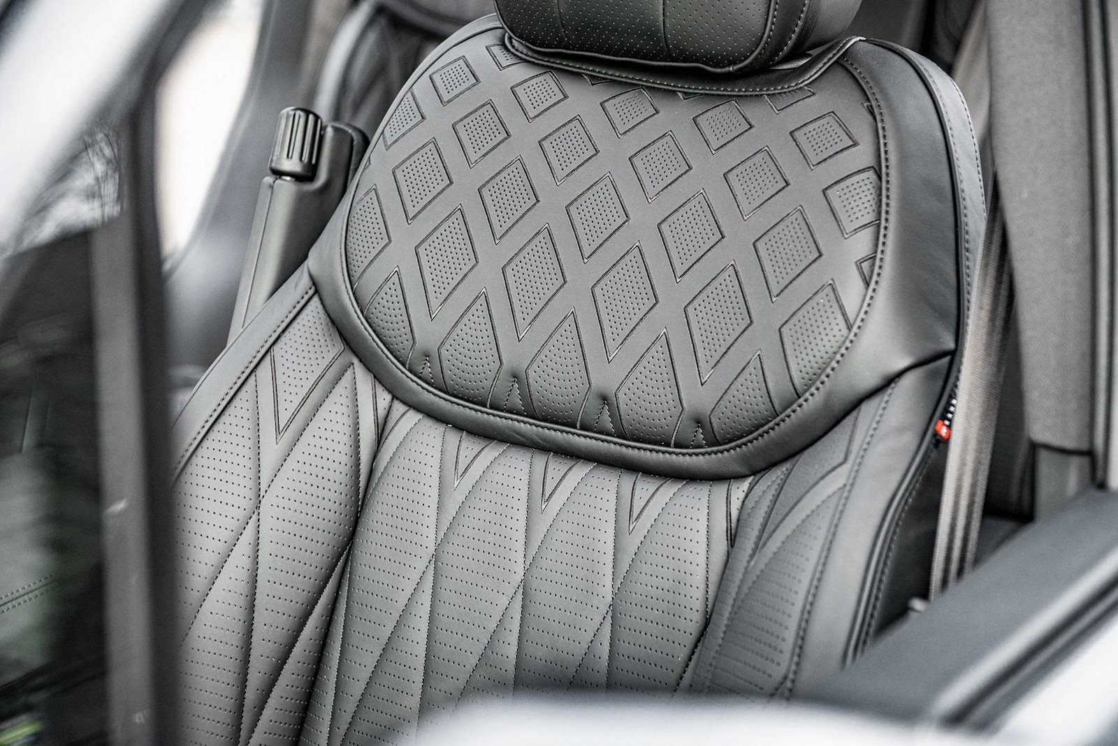 RANGE ROVER ‘THE FINTAIL EDITION’ BY KAHN, foto 19
