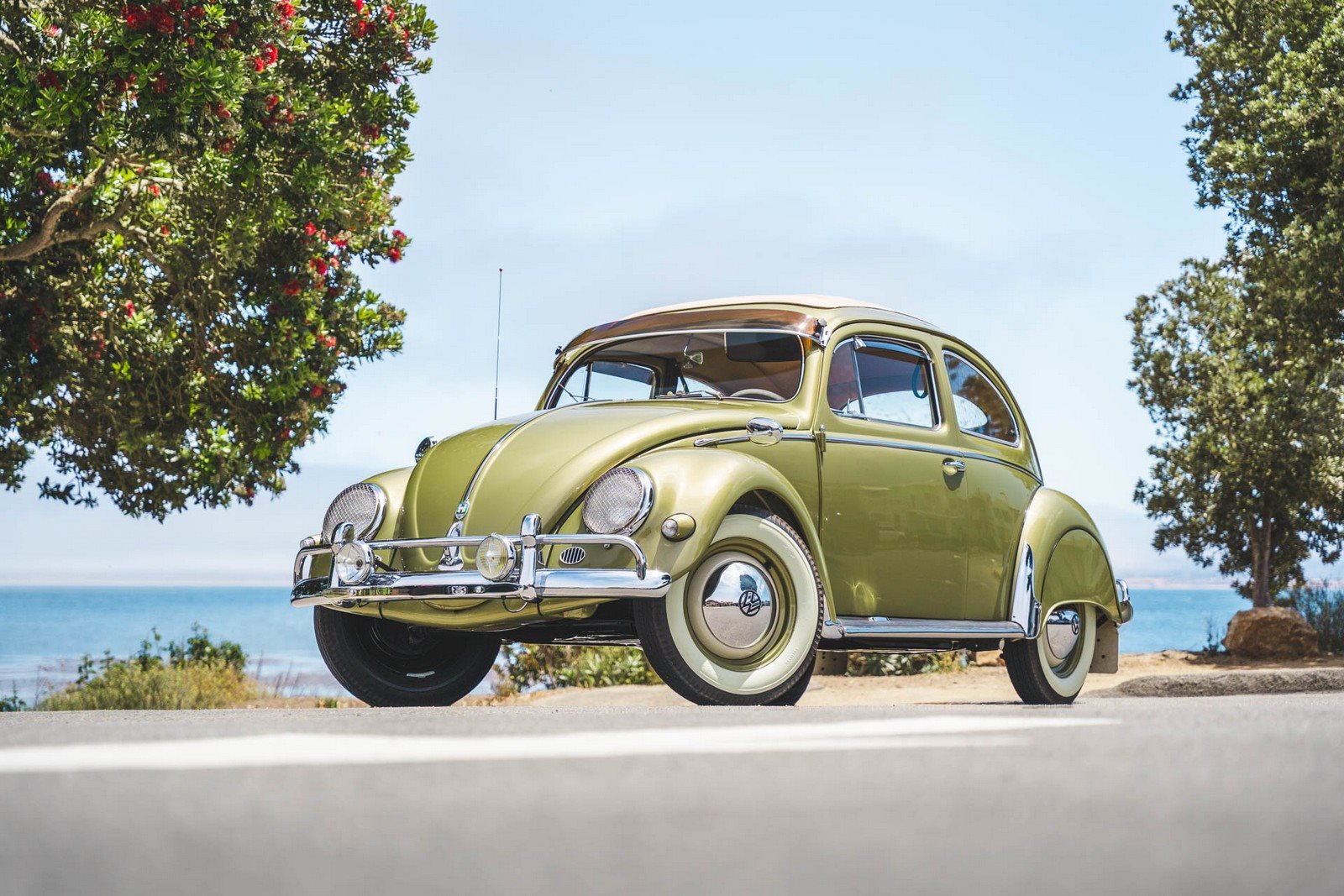 1956 - VOLKSWAGEN BEETLE DELUXE SEDAN, foto 1