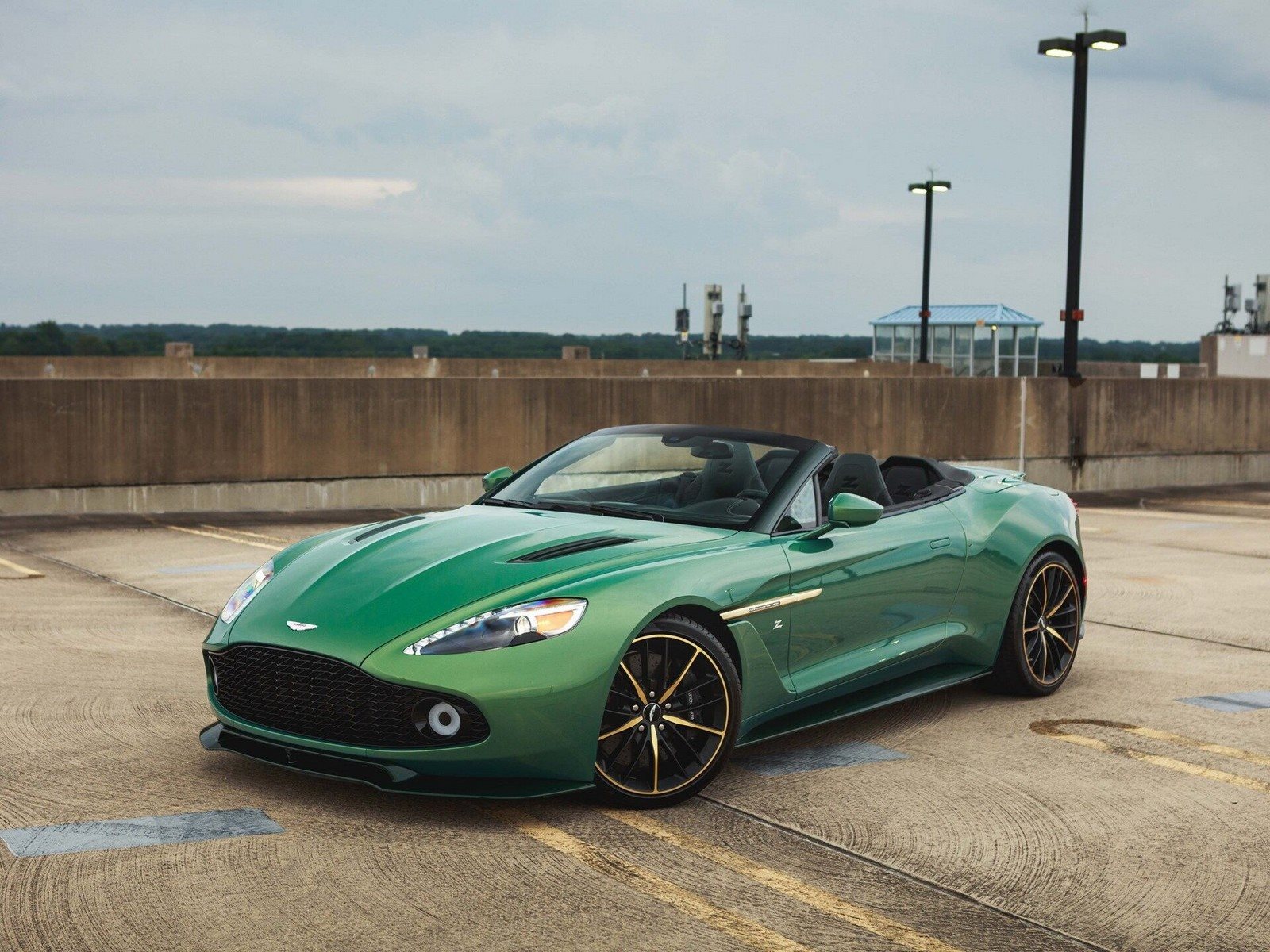 2018 - ASTON MARTIN VANQUISH ZAGATO VOLANTE IRIDESCENT EMERALD, foto 1
