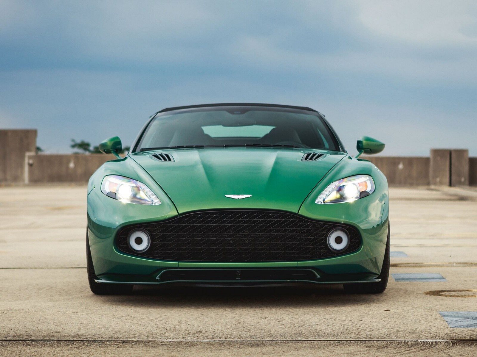 2018 - ASTON MARTIN VANQUISH ZAGATO VOLANTE IRIDESCENT EMERALD, foto 4