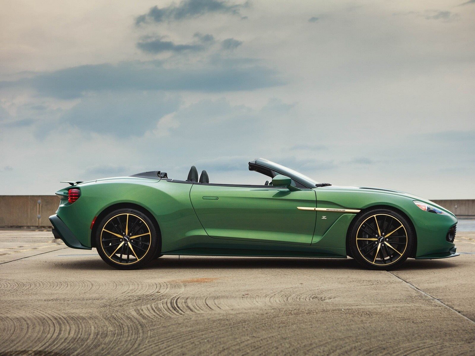 2018 - ASTON MARTIN VANQUISH ZAGATO VOLANTE IRIDESCENT EMERALD, foto 8