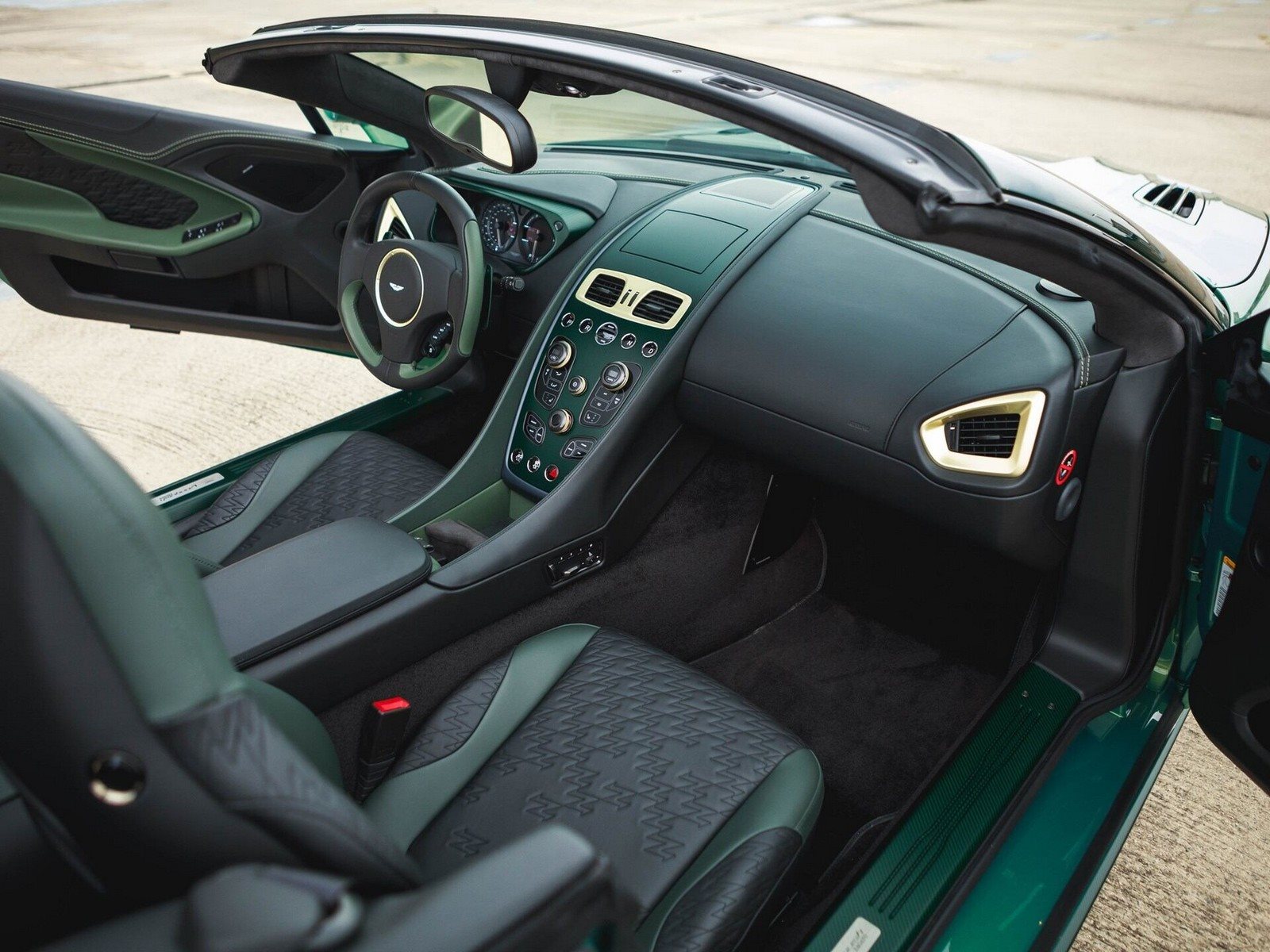2018 - ASTON MARTIN VANQUISH ZAGATO VOLANTE IRIDESCENT EMERALD, foto 9