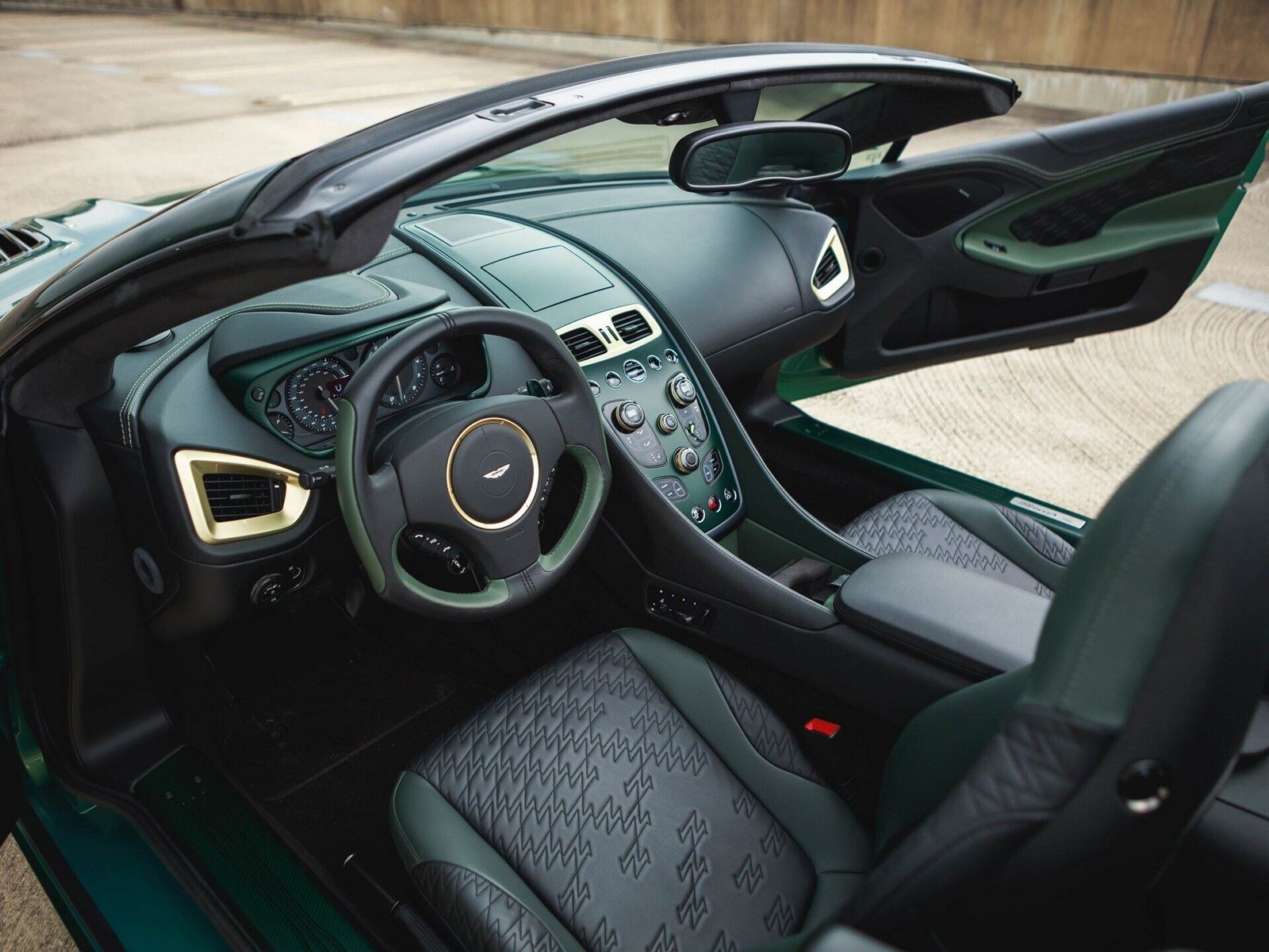 2018 - ASTON MARTIN VANQUISH ZAGATO VOLANTE IRIDESCENT EMERALD, foto 10