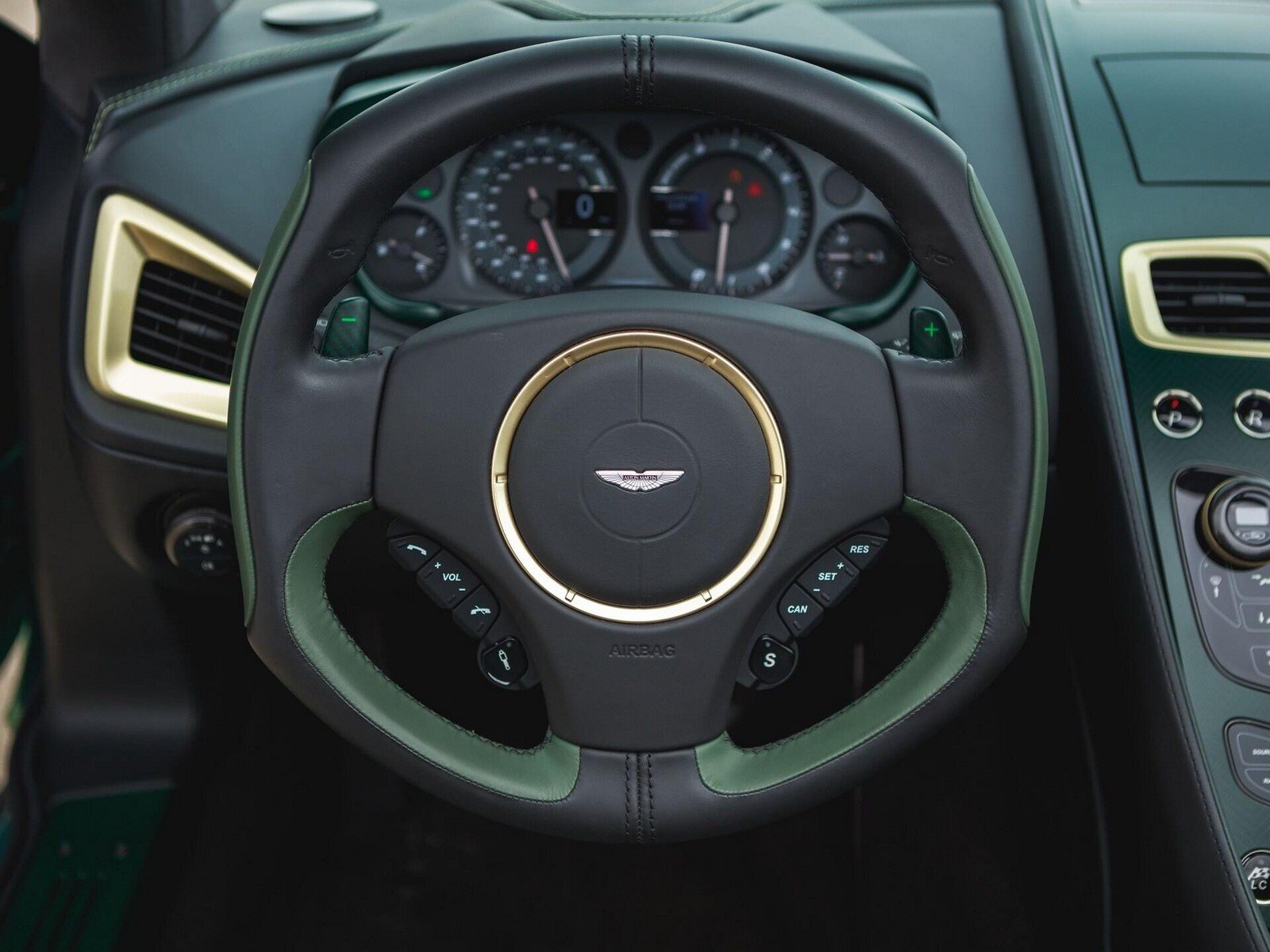 2018 - ASTON MARTIN VANQUISH ZAGATO VOLANTE IRIDESCENT EMERALD, foto 12