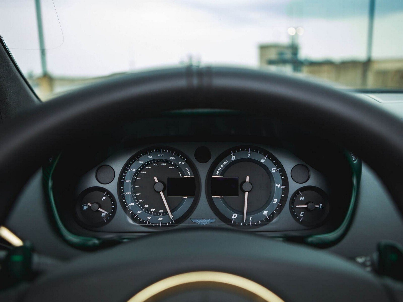 2018 - ASTON MARTIN VANQUISH ZAGATO VOLANTE IRIDESCENT EMERALD, foto 13