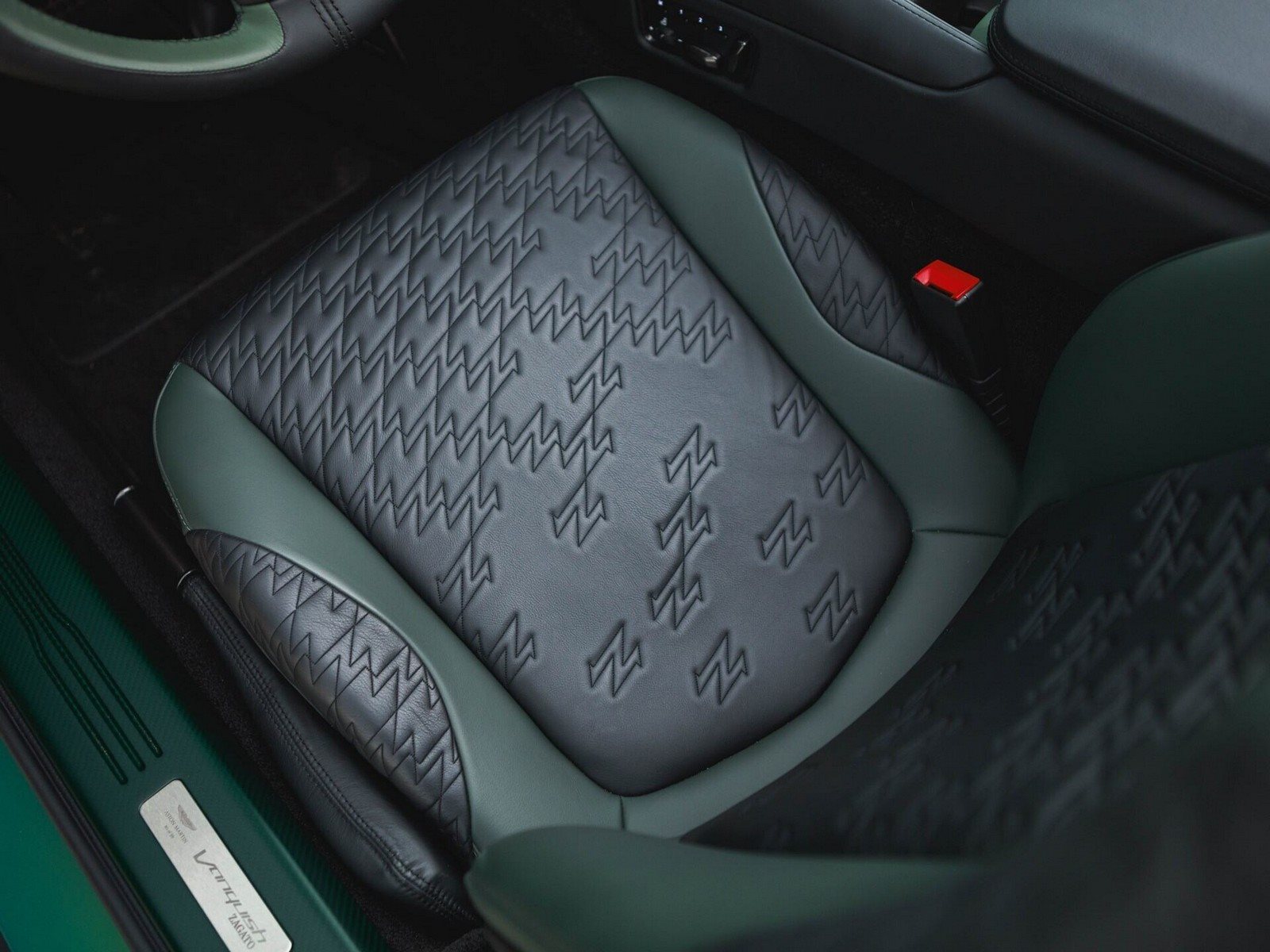 2018 - ASTON MARTIN VANQUISH ZAGATO VOLANTE IRIDESCENT EMERALD, foto 17