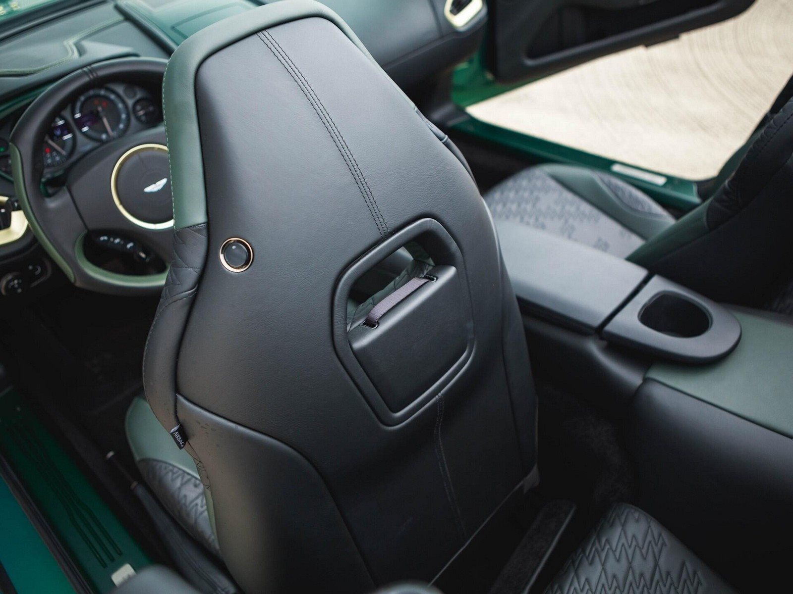 2018 - ASTON MARTIN VANQUISH ZAGATO VOLANTE IRIDESCENT EMERALD, foto 19