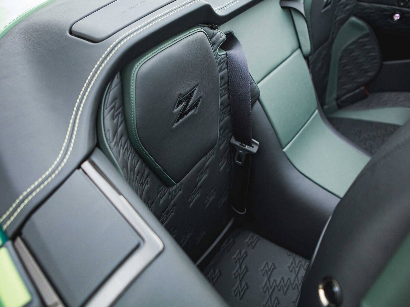 2018 - ASTON MARTIN VANQUISH ZAGATO VOLANTE IRIDESCENT EMERALD, foto 20
