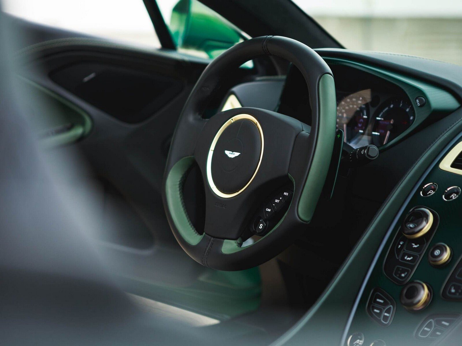 2018 - ASTON MARTIN VANQUISH ZAGATO VOLANTE IRIDESCENT EMERALD, foto 22