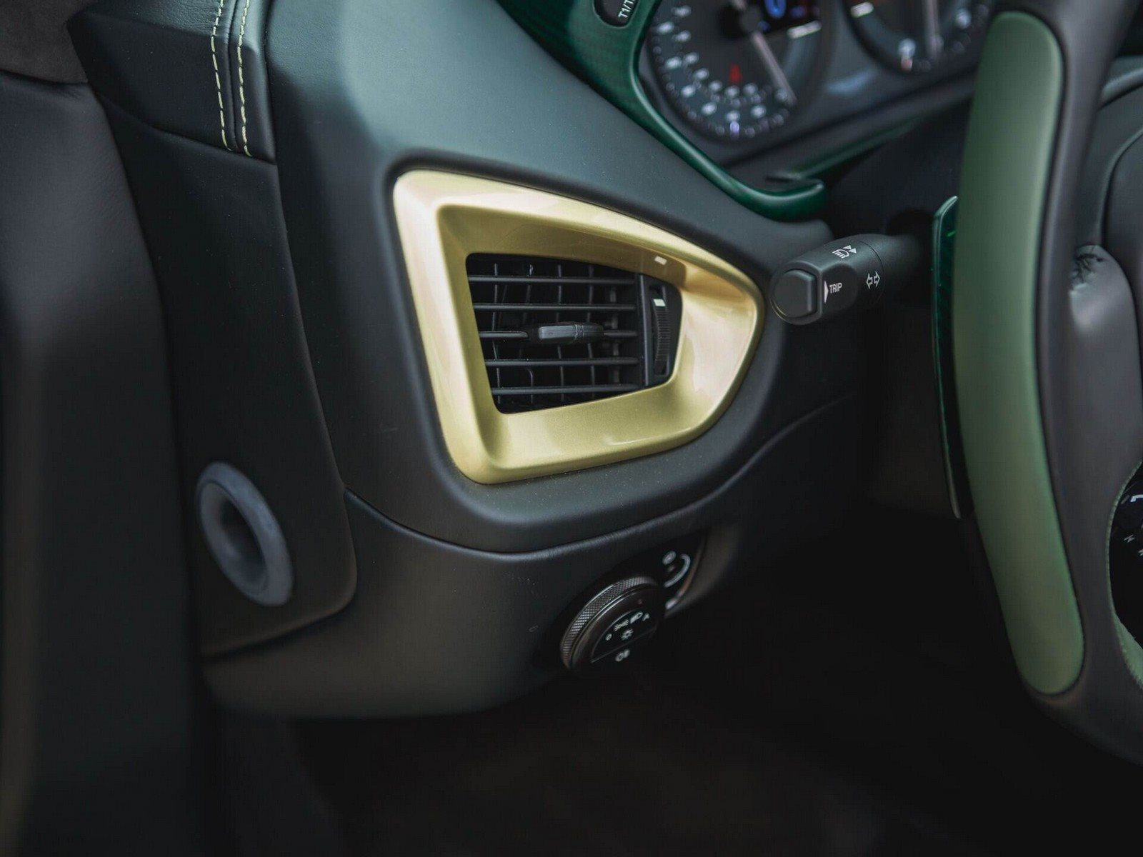 2018 - ASTON MARTIN VANQUISH ZAGATO VOLANTE IRIDESCENT EMERALD, foto 27