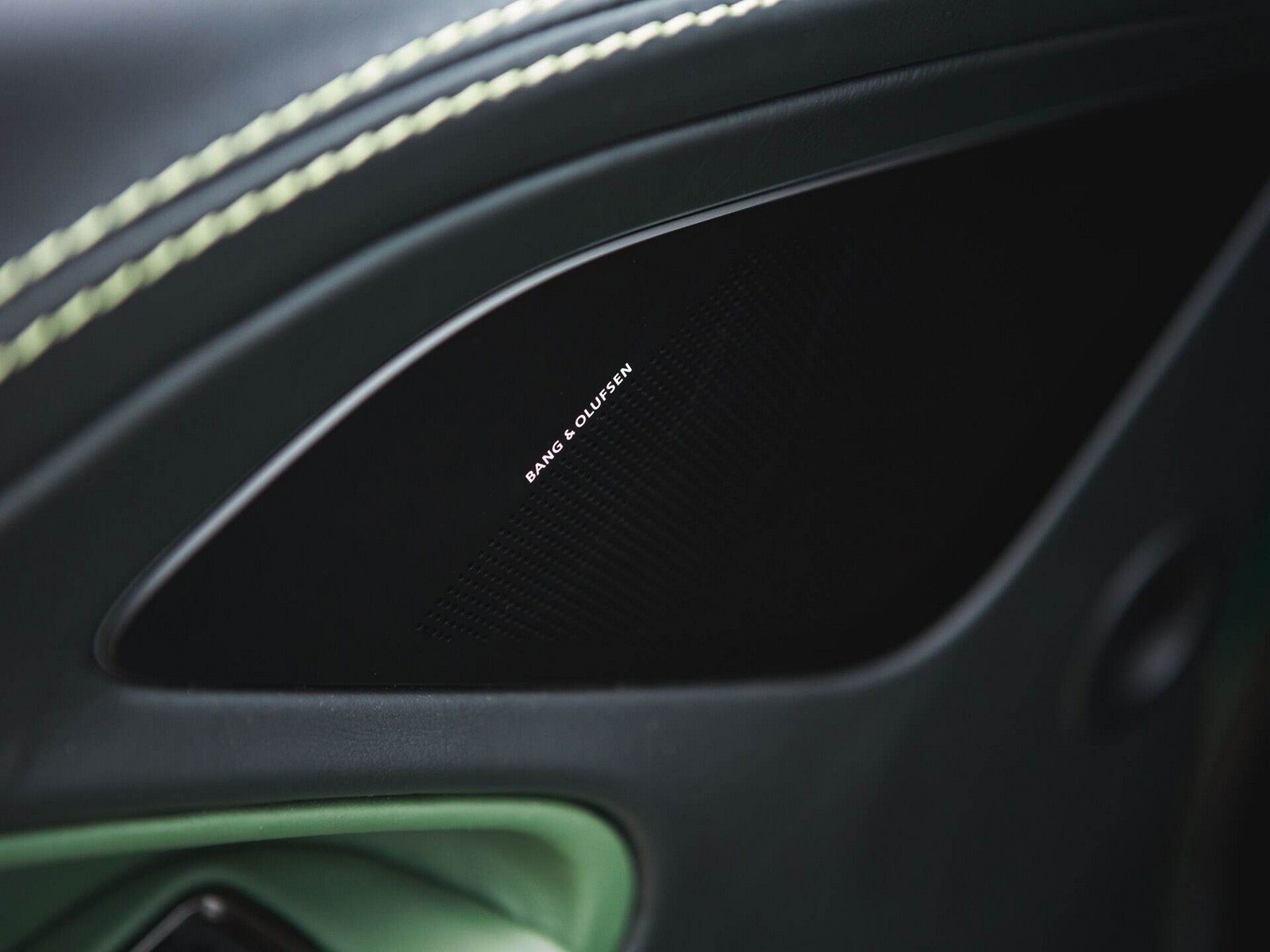 2018 - ASTON MARTIN VANQUISH ZAGATO VOLANTE IRIDESCENT EMERALD, foto 31