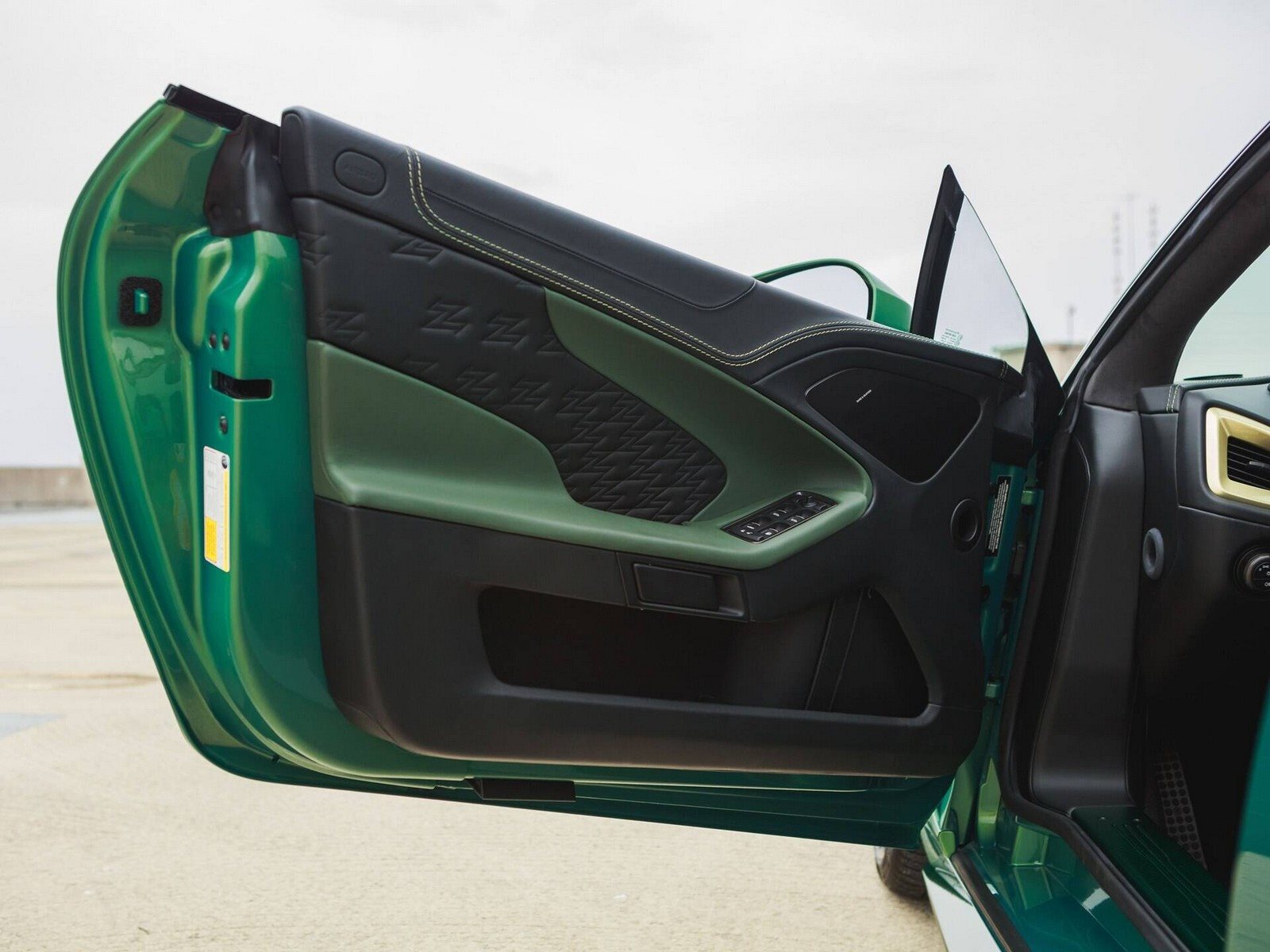2018 - ASTON MARTIN VANQUISH ZAGATO VOLANTE IRIDESCENT EMERALD, foto 32
