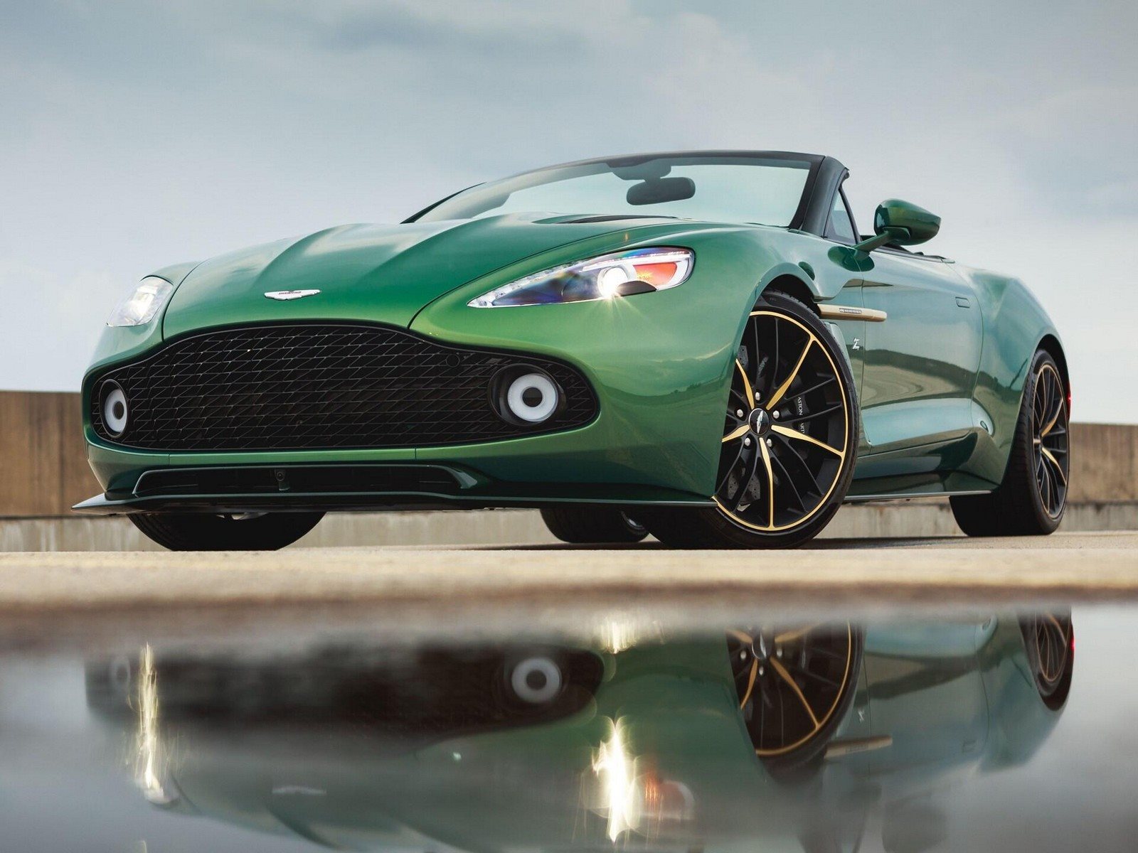 2018 - ASTON MARTIN VANQUISH ZAGATO VOLANTE IRIDESCENT EMERALD, foto 37