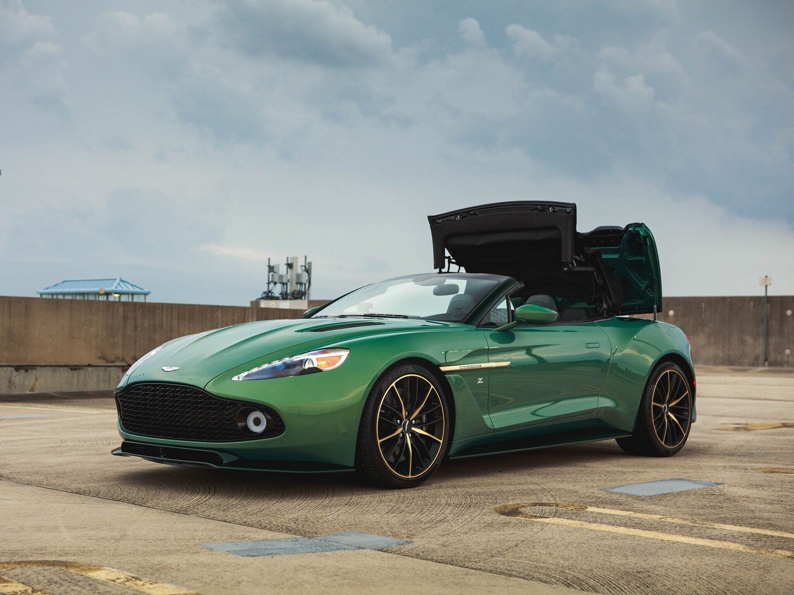 2018 - ASTON MARTIN VANQUISH ZAGATO VOLANTE IRIDESCENT EMERALD, foto 38
