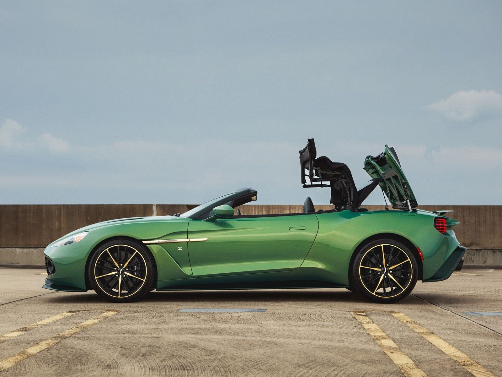 2018 - ASTON MARTIN VANQUISH ZAGATO VOLANTE IRIDESCENT EMERALD, foto 39