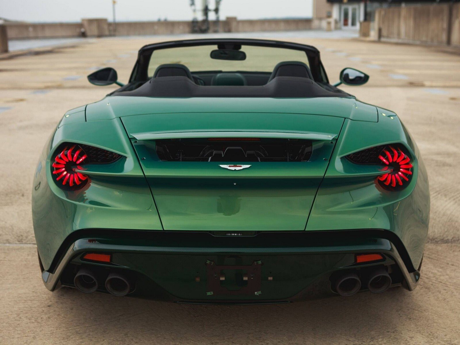 2018 - ASTON MARTIN VANQUISH ZAGATO VOLANTE IRIDESCENT EMERALD, foto 41