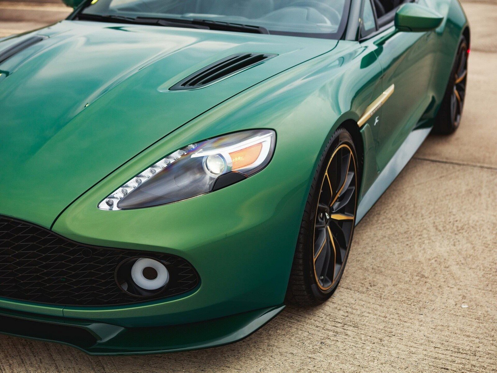 2018 - ASTON MARTIN VANQUISH ZAGATO VOLANTE IRIDESCENT EMERALD, foto 42