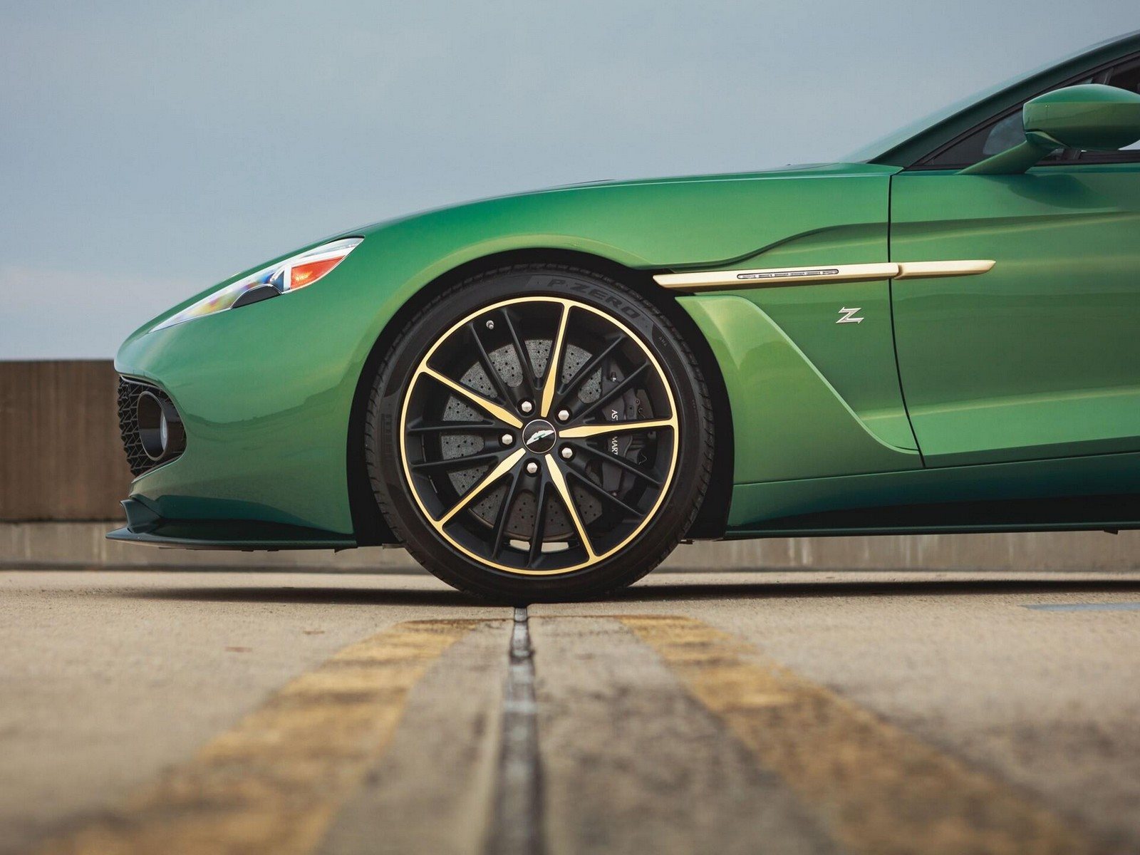 2018 - ASTON MARTIN VANQUISH ZAGATO VOLANTE IRIDESCENT EMERALD, foto 43