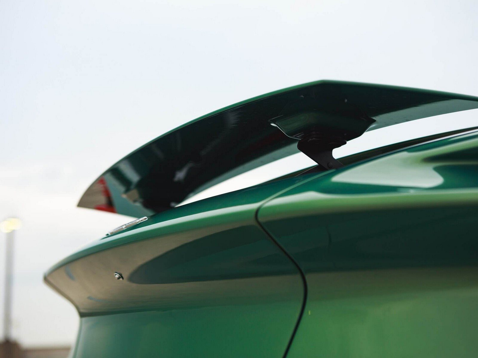 2018 - ASTON MARTIN VANQUISH ZAGATO VOLANTE IRIDESCENT EMERALD, foto 45